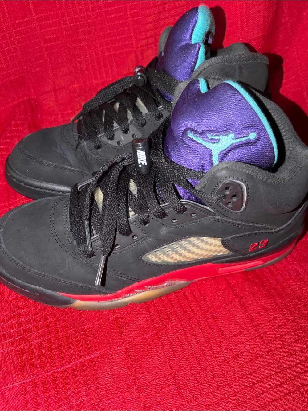 Boy’s Size 7 Y NIKE AIR JORDAN 5 RETRO TOP 3 Fire Red Metallic Grape SHOES - Picture 2 of 11